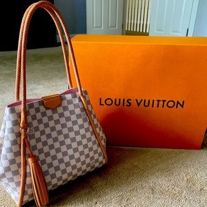 100% authentic Louis Vuitton Propriano!